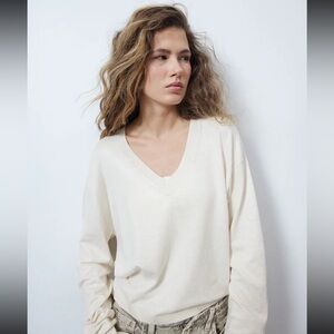 NORTH FACE Elegant Cream V-Neck Women's Sweater